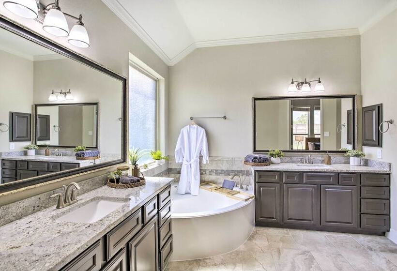 Spacious Cypress Home In Fairfield Community!