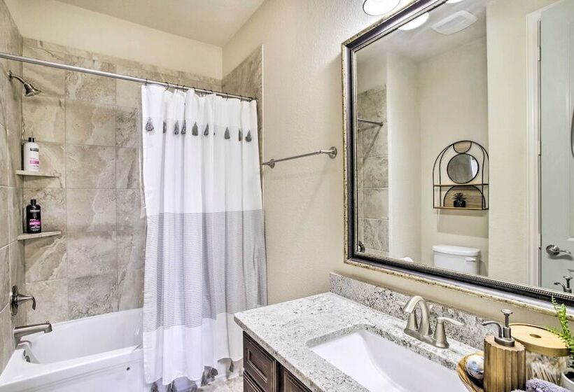 Spacious Cypress Home In Fairfield Community!