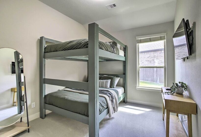 Spacious Cypress Home In Fairfield Community!