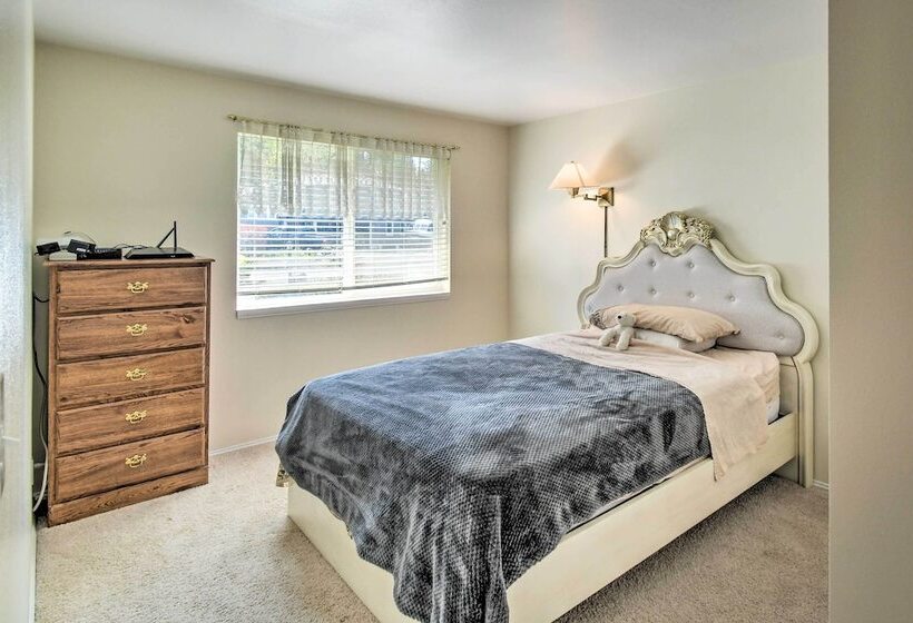 Spacious Family Home On Golf Course: Hike & Bike!