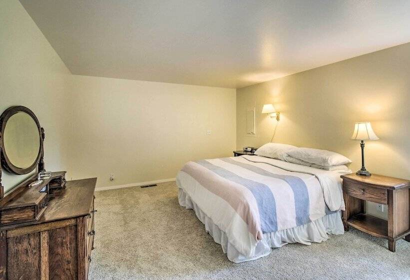 Spacious Family Home On Golf Course: Hike & Bike!