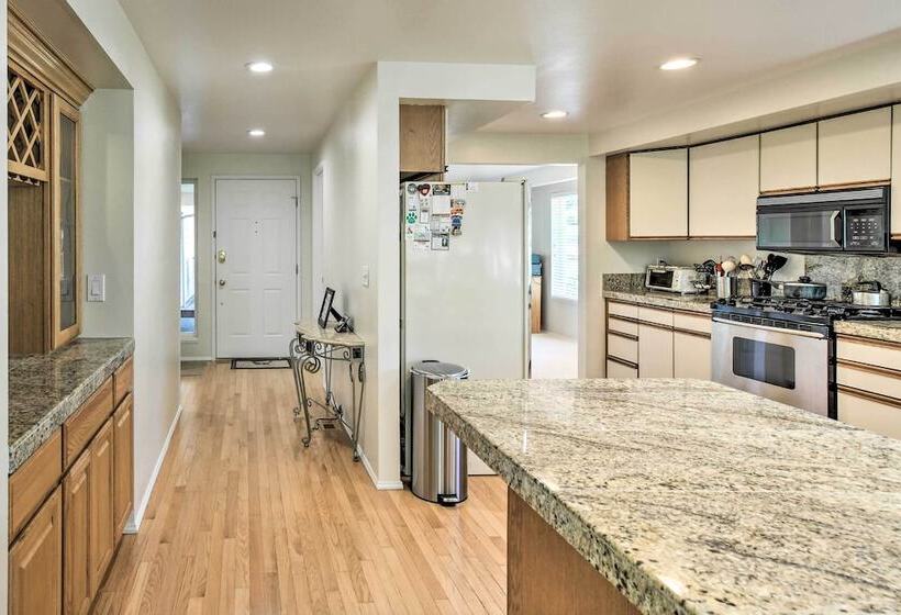 Spacious Family Home On Golf Course: Hike & Bike!