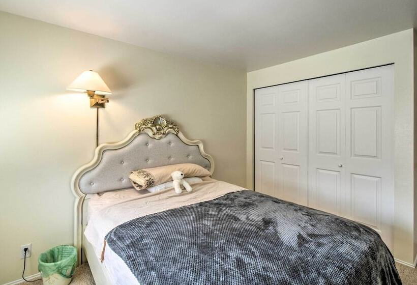 Spacious Family Home On Golf Course: Hike & Bike!