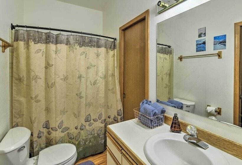 Spacious Family Home W/ Deck + Million Dollar View