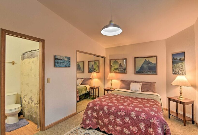 Spacious Family Home W/ Deck + Million Dollar View