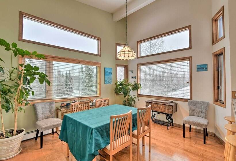 Spacious Family Home W/ Deck + Million Dollar View