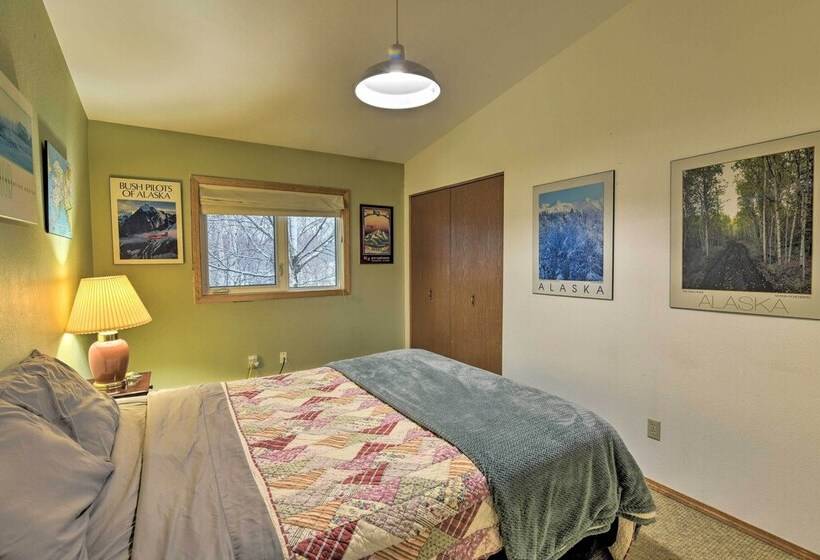 Spacious Family Home W/ Deck + Million Dollar View