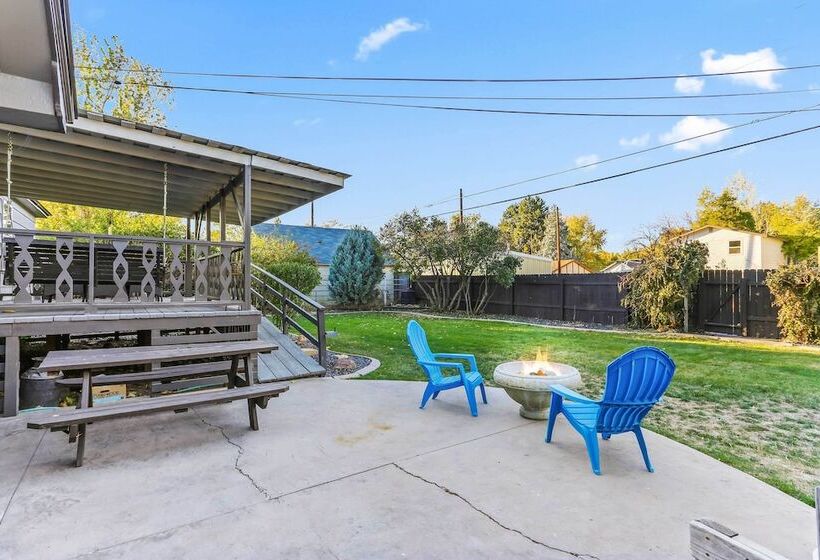 Spacious Family Home W/ Garage Game Room & Office!