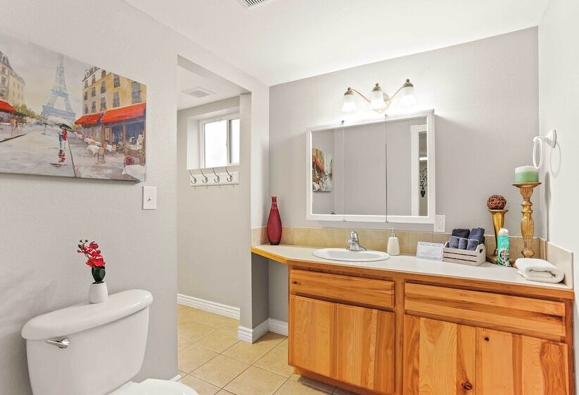 Spacious Family Home W/ Garage Game Room & Office!