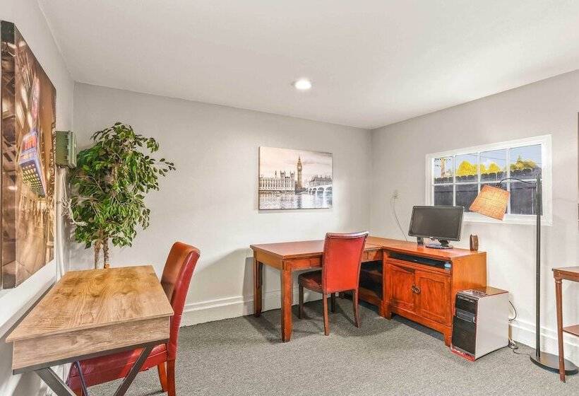 Spacious Family Home W/ Garage Game Room & Office!