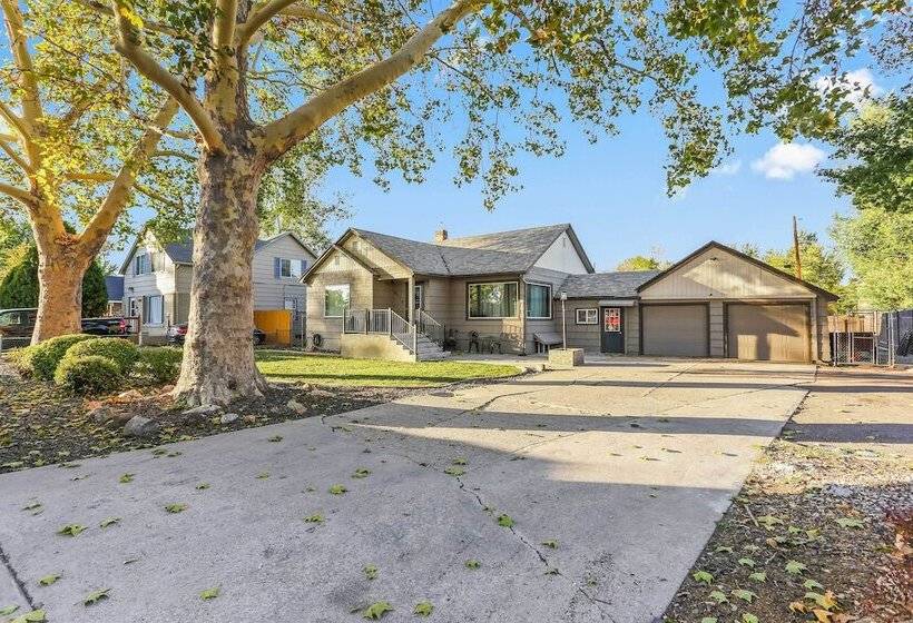 Spacious Family Home W/ Garage Game Room & Office!