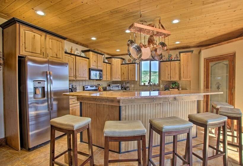 Spacious Fish Haven Cabin W/ Game Room + Deck!