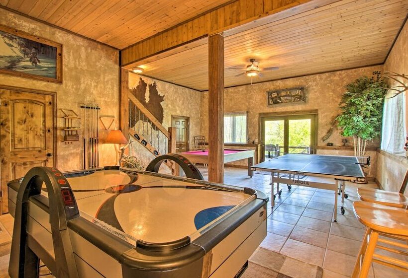 Spacious Fish Haven Cabin W/ Game Room + Deck!