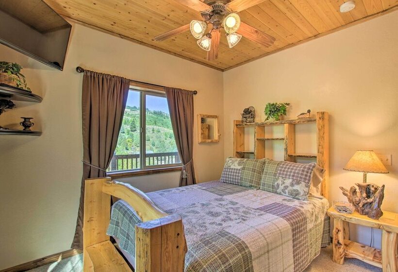 Spacious Fish Haven Cabin W/ Game Room + Deck!