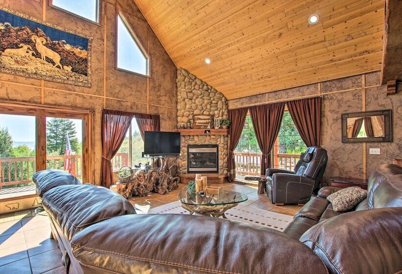 Spacious Fish Haven Cabin W/ Game Room + Deck!