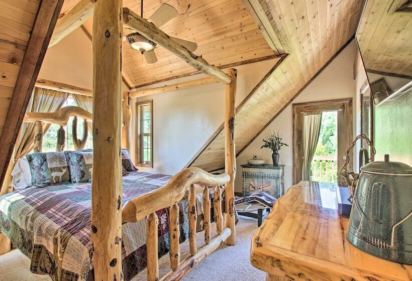 Spacious Fish Haven Cabin W/ Game Room + Deck!