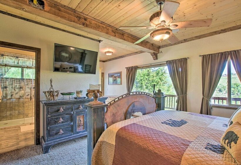 Spacious Fish Haven Cabin W/ Game Room + Deck!