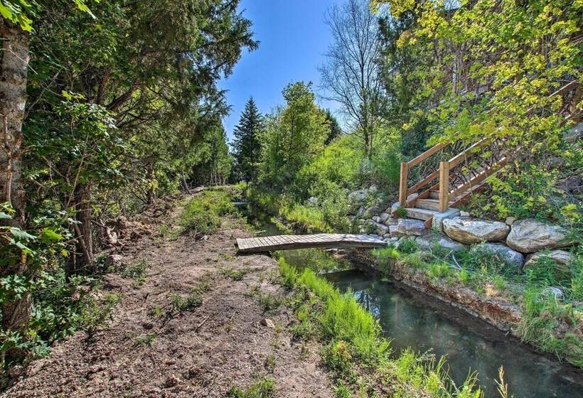 Spacious Fish Haven Cabin W/ Game Room + Deck!