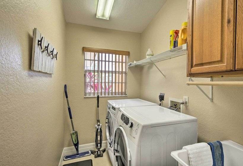 Spacious Florida Oasis Near Cape Coral Parkway