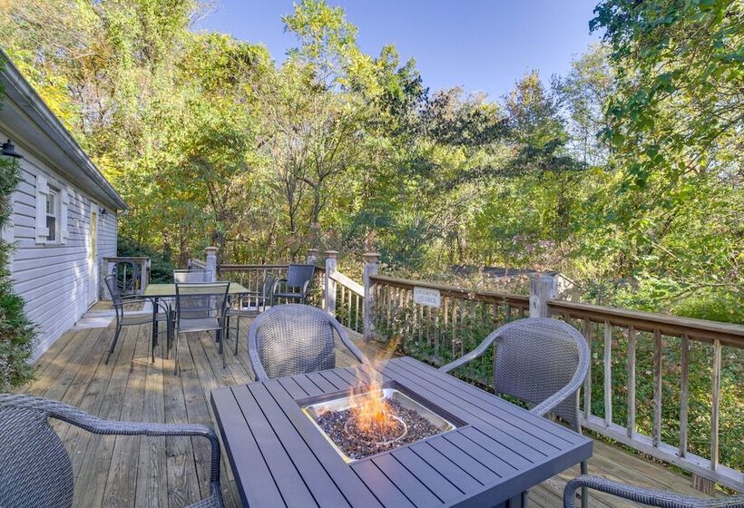 Spacious Home: 10 Miles To Wintergreen Resort!