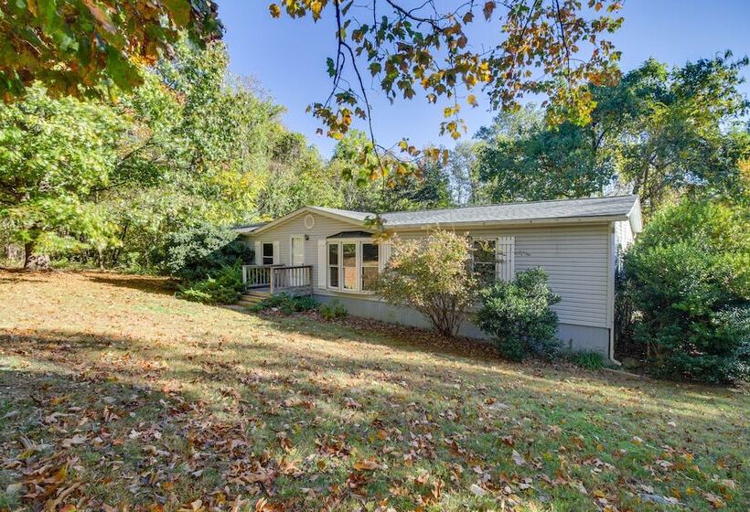 Spacious Home: 10 Miles To Wintergreen Resort!