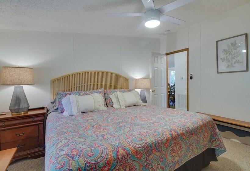 Spacious Home: 10 Miles To Wintergreen Resort!