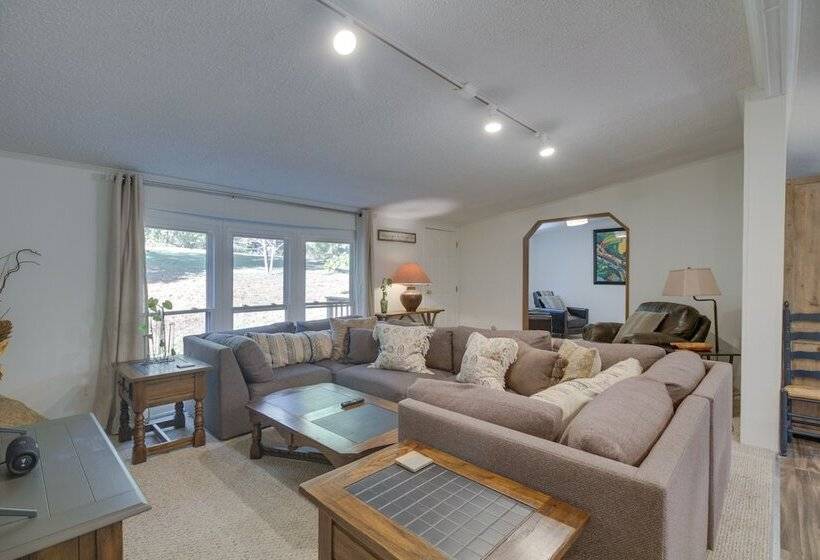 Spacious Home: 10 Miles To Wintergreen Resort!