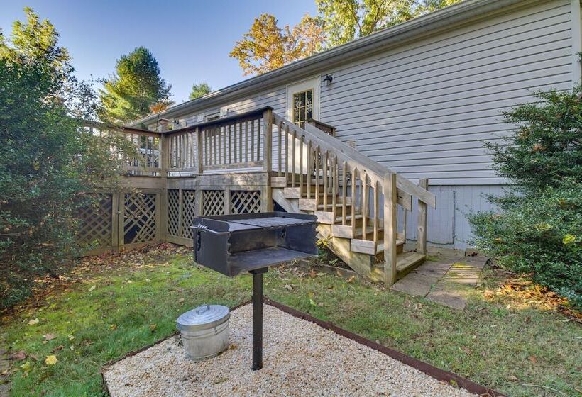 Spacious Home: 10 Miles To Wintergreen Resort!