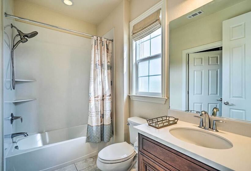 Spacious Home Near California Wine Country!