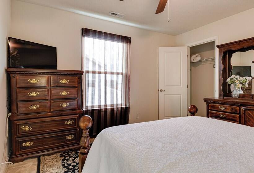 Spacious Home W/ Fireplace   Near Golf!