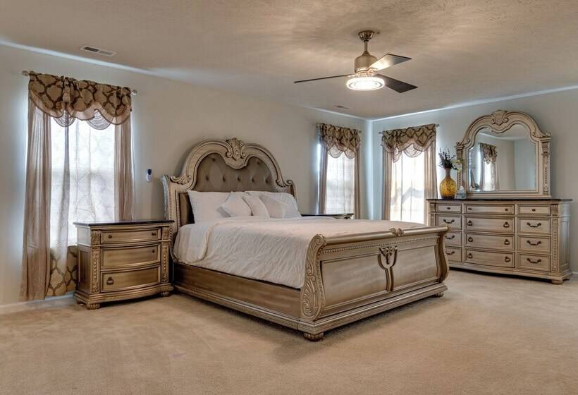 Spacious Home W/ Fireplace   Near Golf!