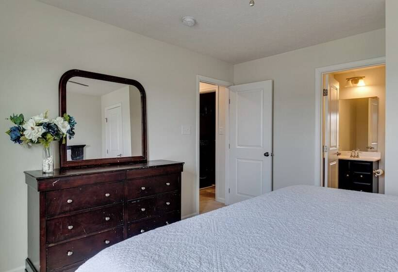 Spacious Home W/ Fireplace   Near Golf!