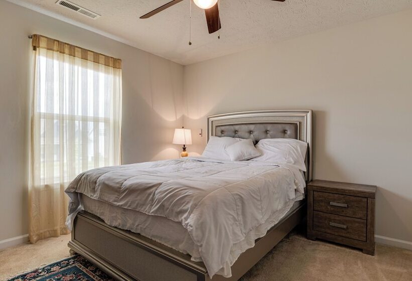 Spacious Home W/ Fireplace   Near Golf!