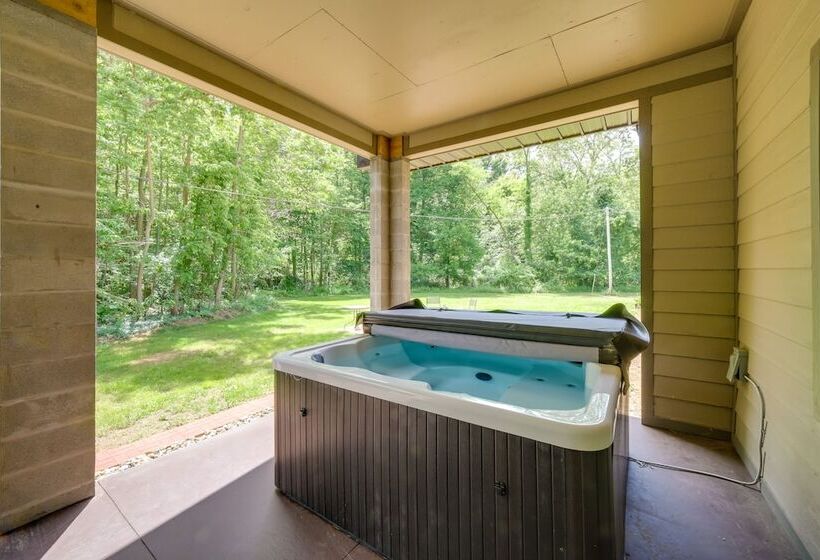 Spacious House On Half Acre < 3 Mi To Beach!