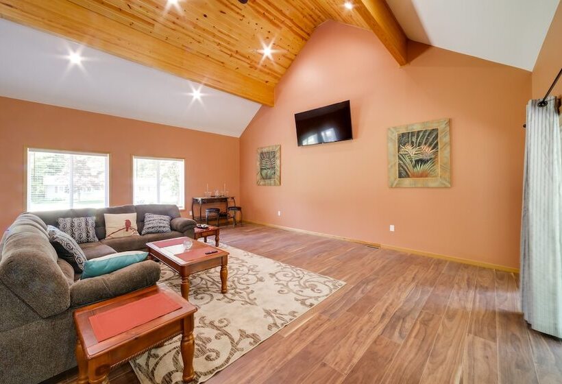 Spacious House On Half Acre < 3 Mi To Beach!