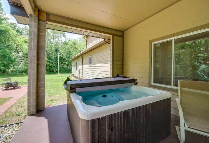 Spacious House On Half Acre < 3 Mi To Beach!