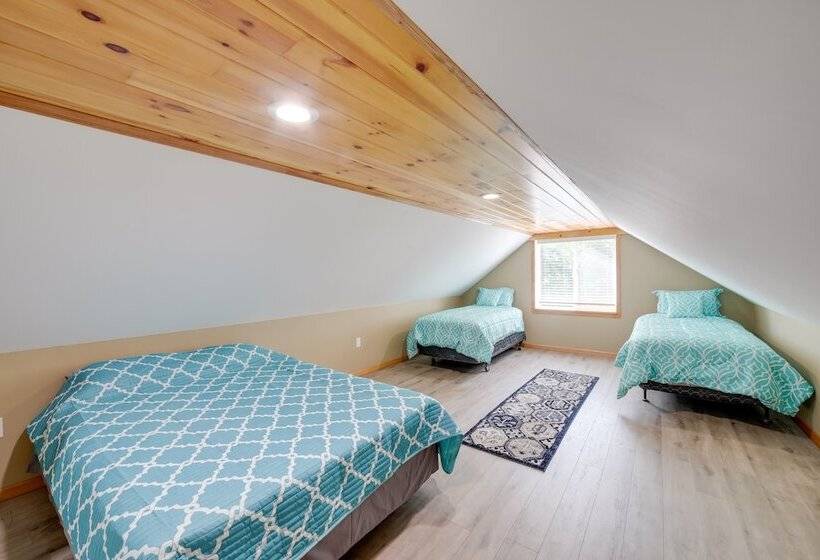 Spacious House On Half Acre < 3 Mi To Beach!