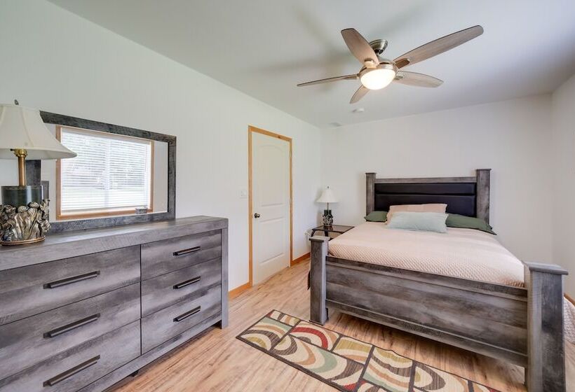 Spacious House On Half Acre < 3 Mi To Beach!