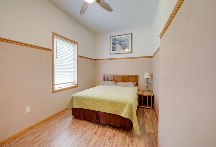 Spacious House On Half Acre < 3 Mi To Beach!