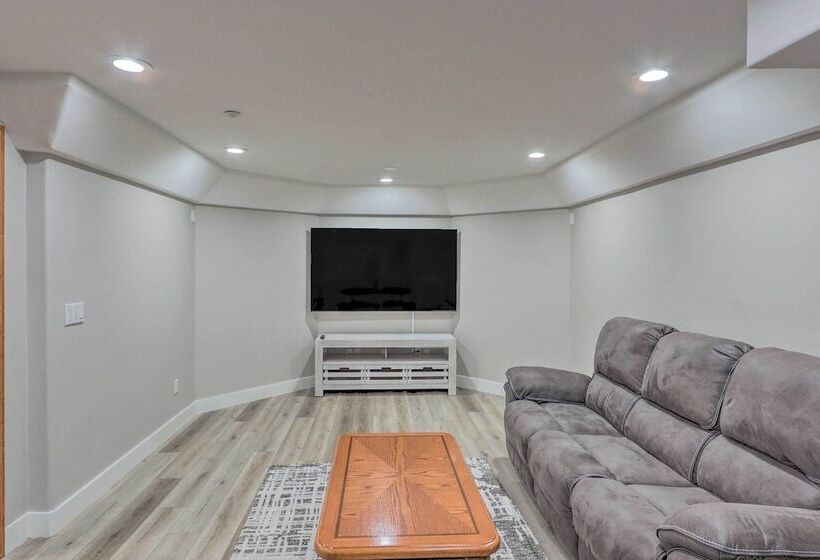 Spacious Kent Home: Great For Large Families!