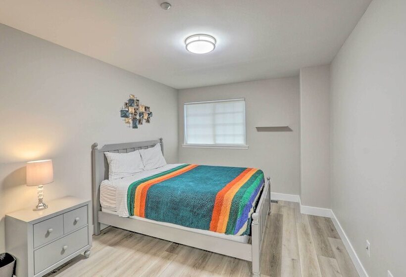 Spacious Kent Home: Great For Large Families!