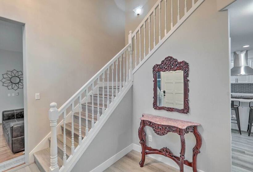 Spacious Kent Home: Great For Large Families!