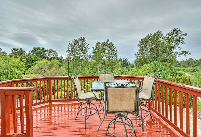 Spacious Kent Home: Great For Large Families!