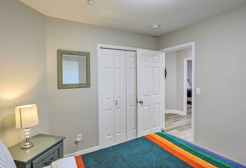 Spacious Kent Home: Great For Large Families!