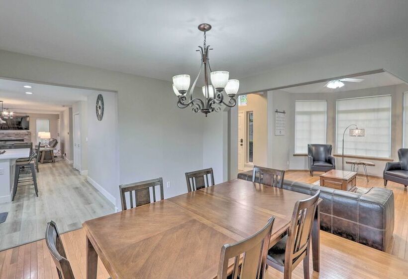 Spacious Kent Home: Great For Large Families!