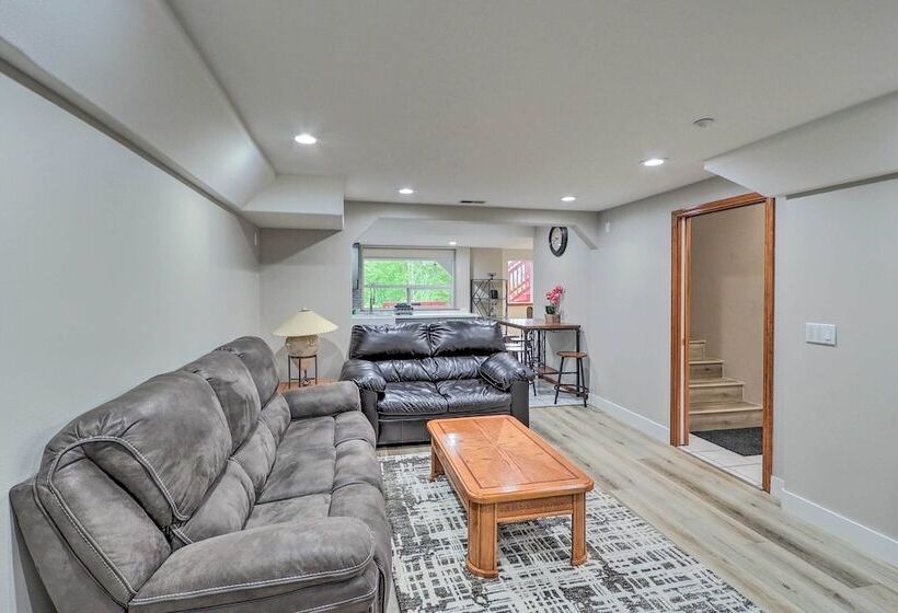 Spacious Kent Home: Great For Large Families!