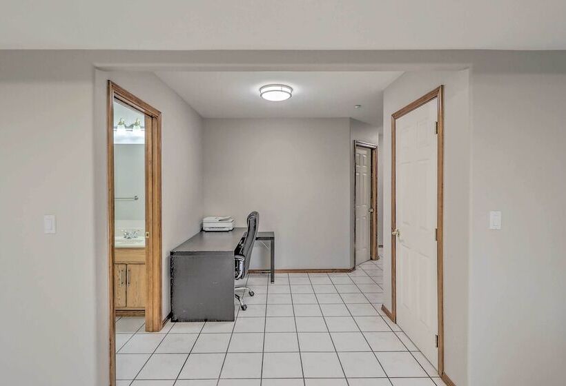 Spacious Kent Home: Great For Large Families!