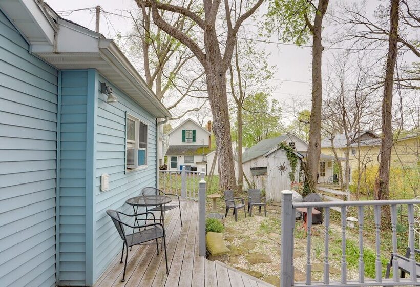 Spacious Lakeside Cottage   2 Miles To Marblehead!