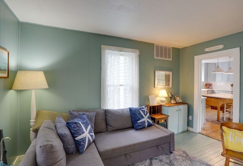 Spacious Lakeside Cottage   2 Miles To Marblehead!