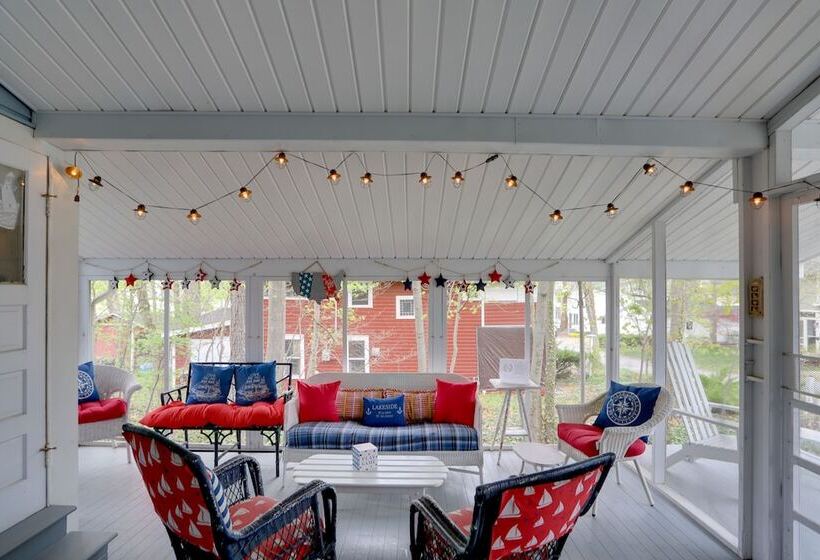 Spacious Lakeside Cottage   2 Miles To Marblehead!
